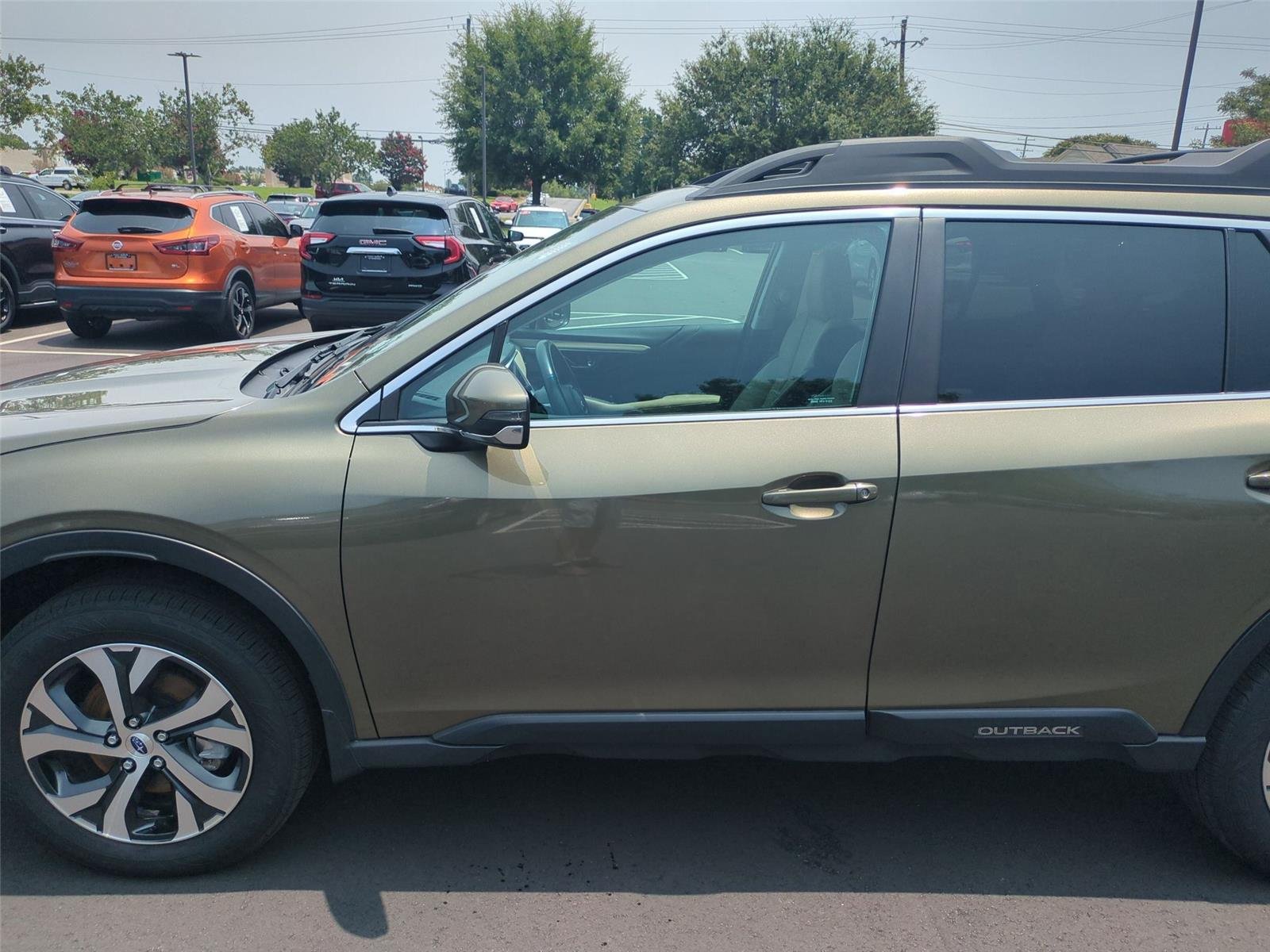 Used 2022 Autumn Green Metallic Subaru Limited image 15
