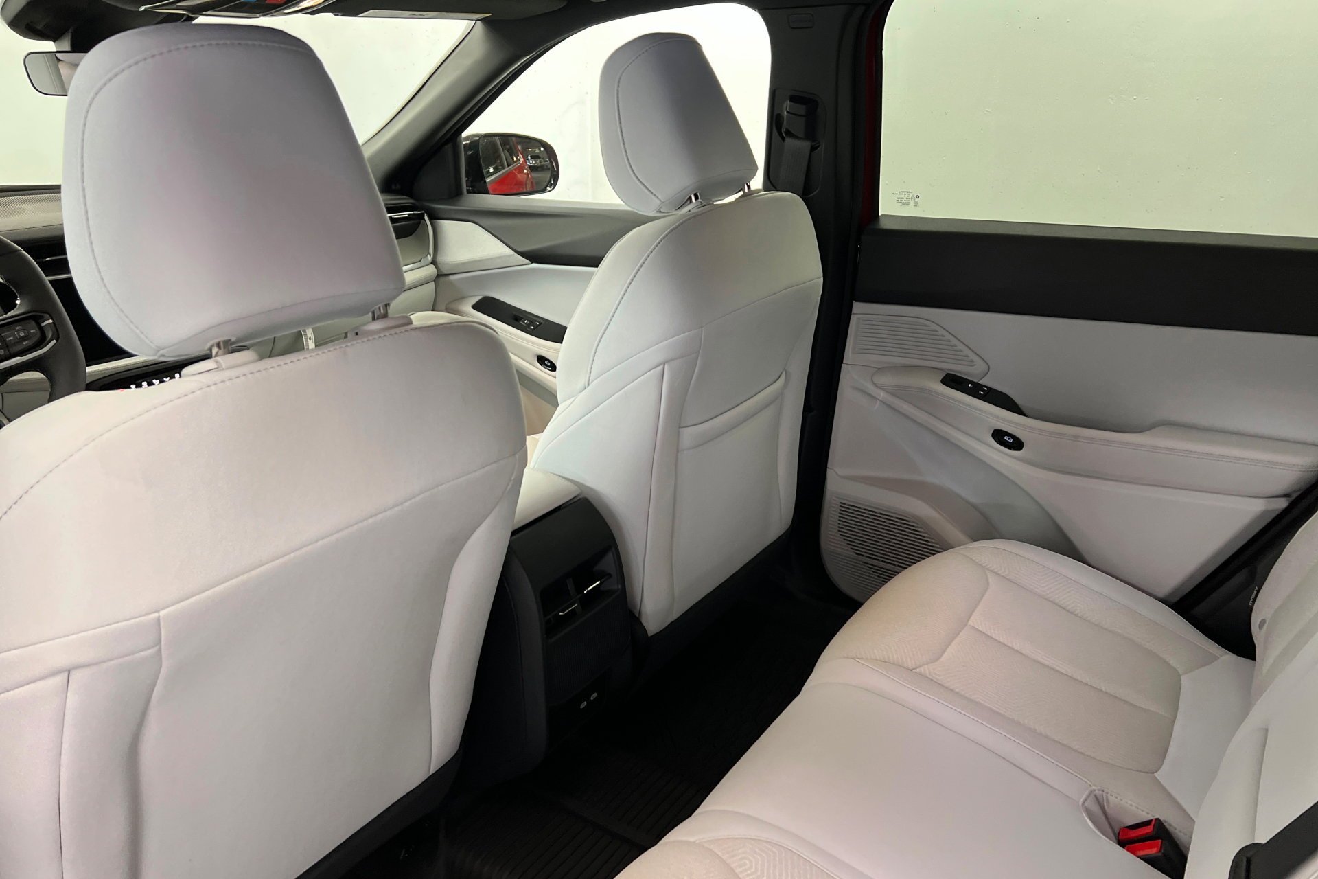 New 2026 Red Hot Pearl-Coat Exterior Paint Jeep Laredo image 20