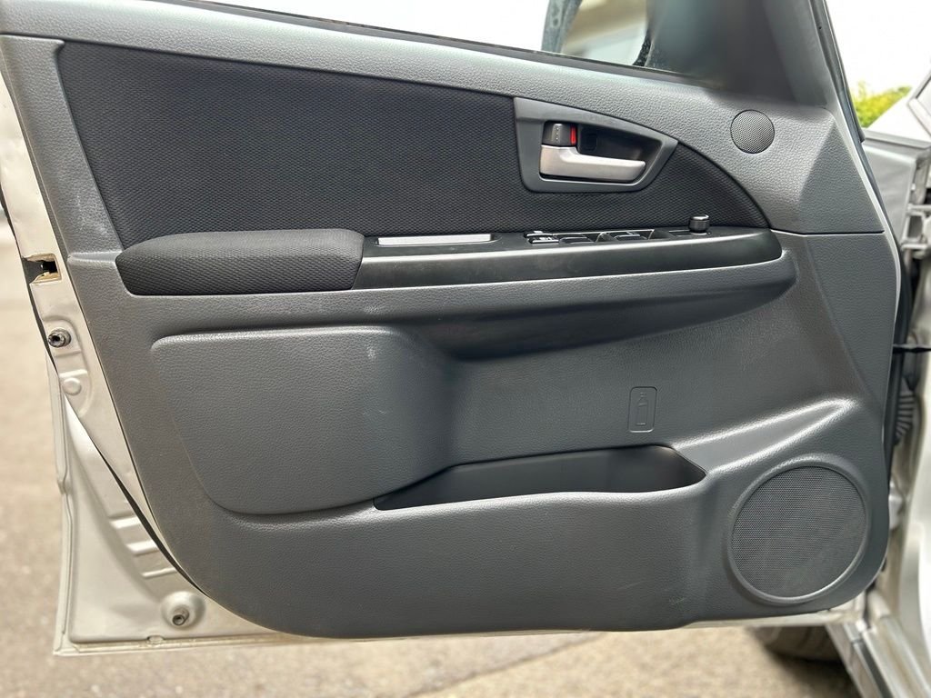 Used 2011 Silver Suzuki Premium image 19