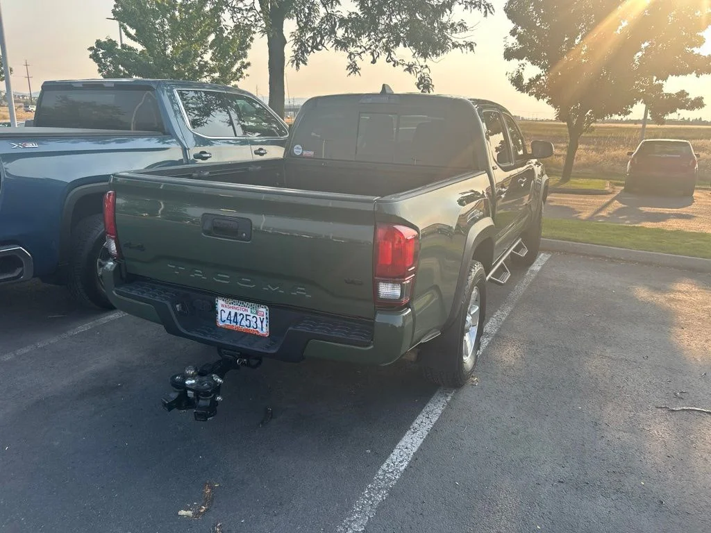 Used 2021 Green Toyota SR5 image 3