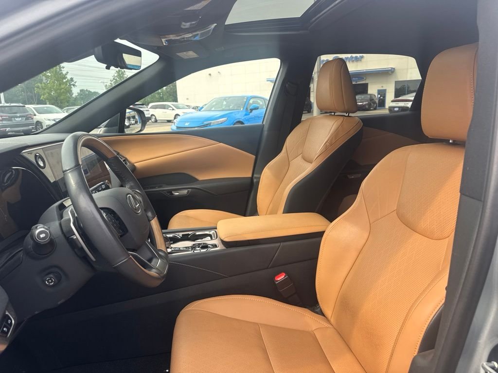 Used 2024 Silver Lexus 350 Premium Plus image 8