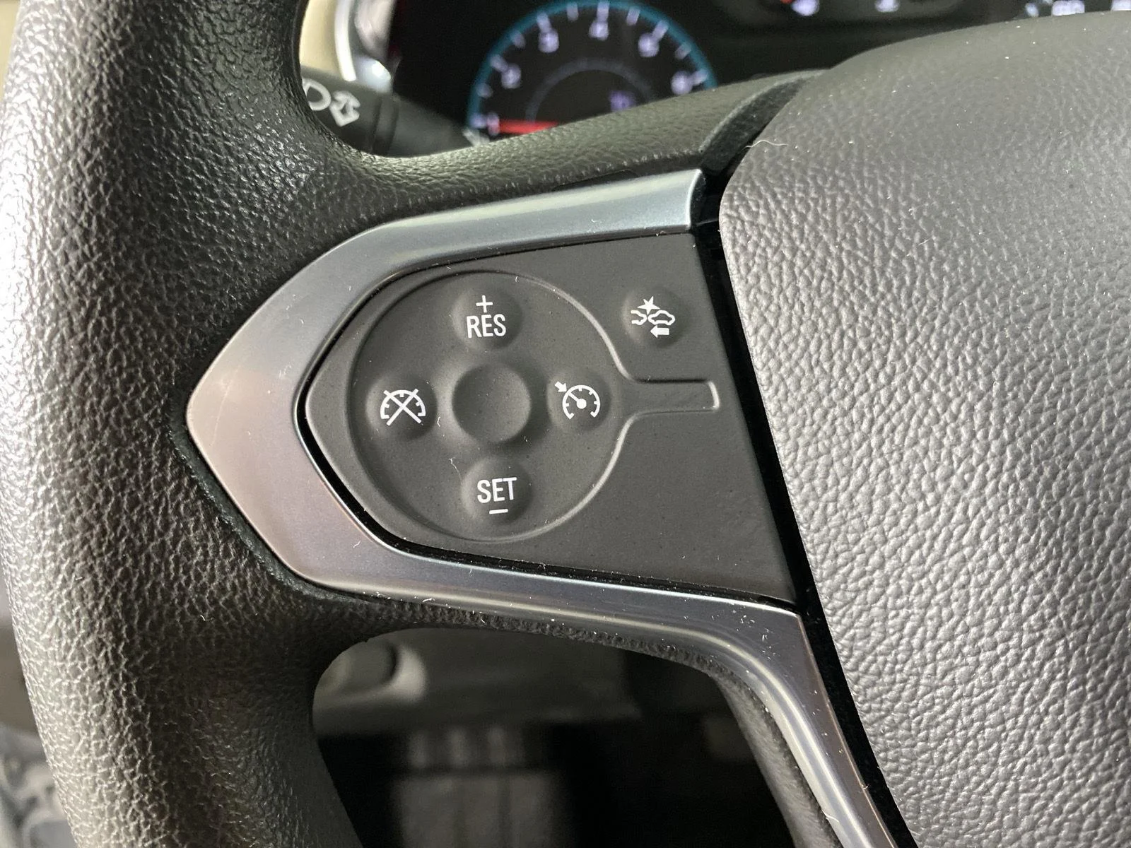 Used 2023 Wh Chevrolet  image 13
