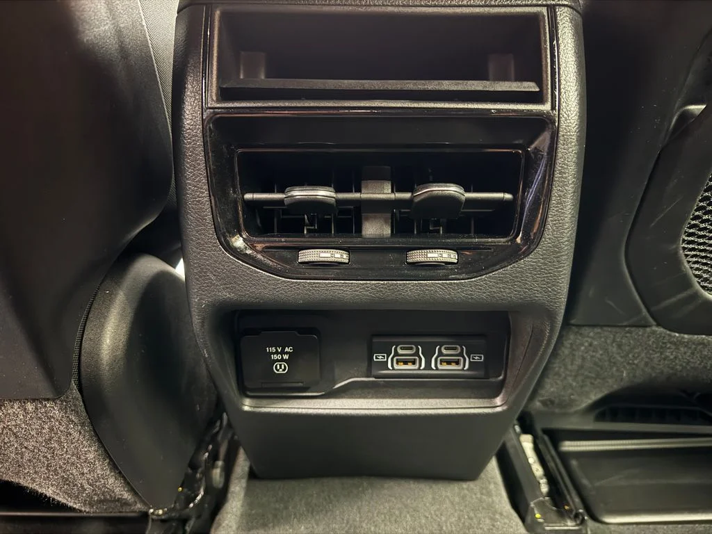 Used 2023 Diamond Black Jeep Altitude X image 25