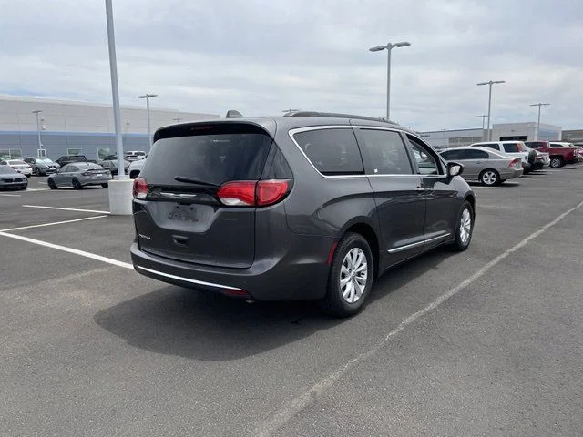 Used 2017 Granite Crystal Metallic Clearcoat Chrysler Touring L image 8