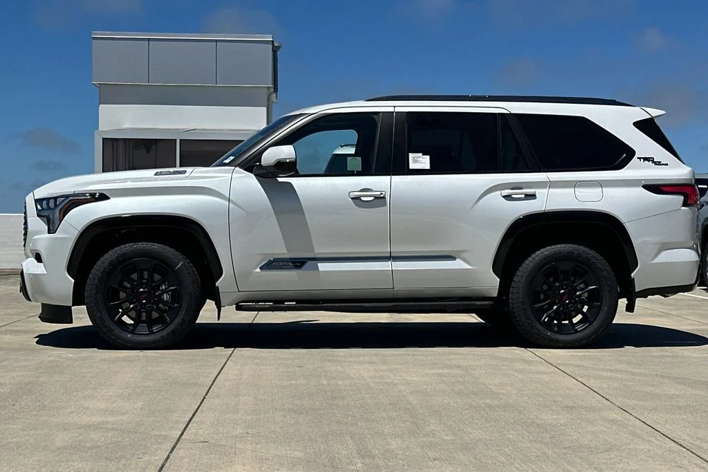 New 2026 Wind Chill Pearl <sup>1</sup> Toyota  Platinum image 7