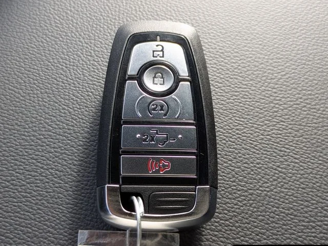 New 2026 Oxford White Ford XLT image 29