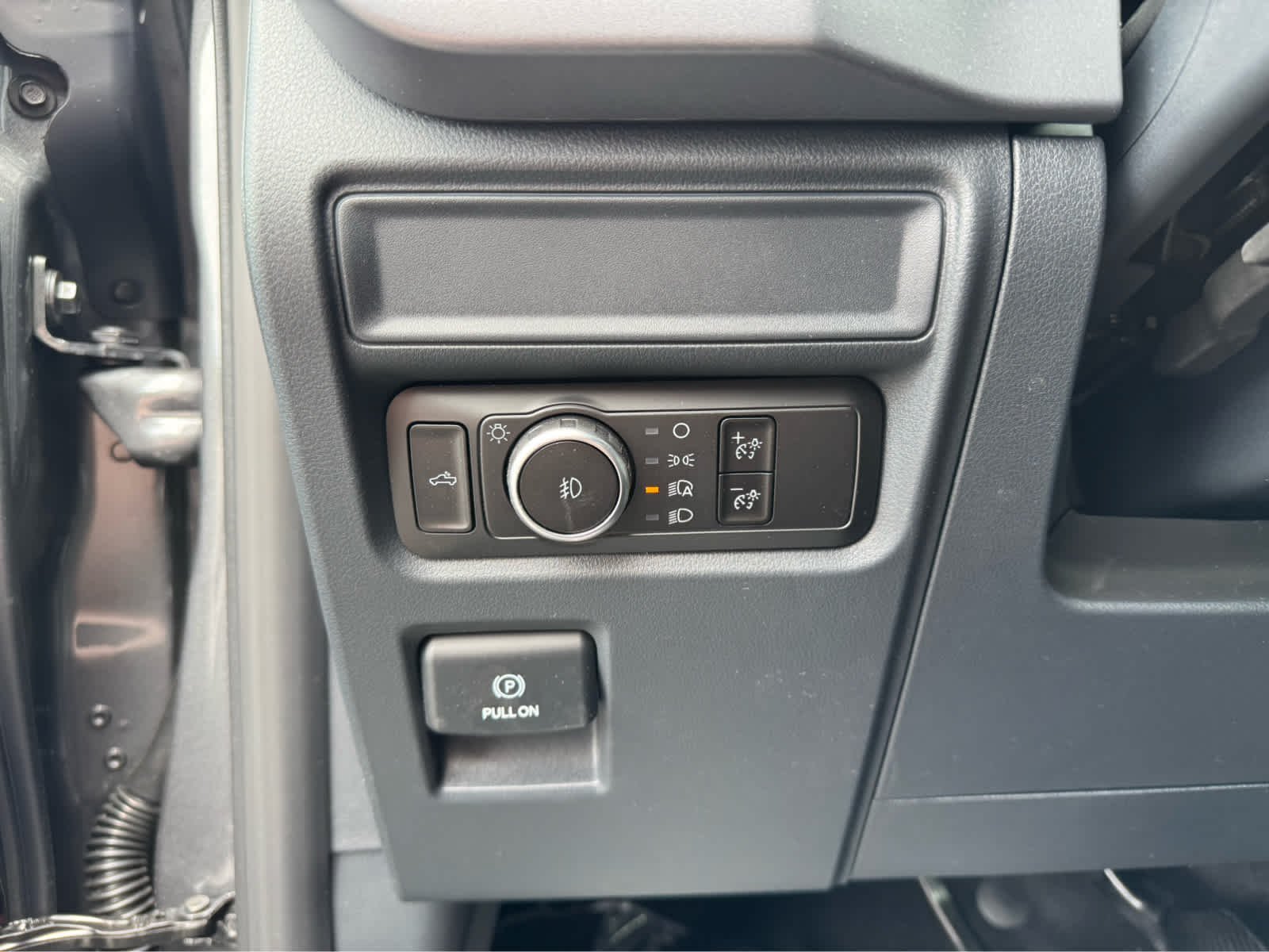 New 2026 Carbonized Gray Metallic Ford XLT image 15