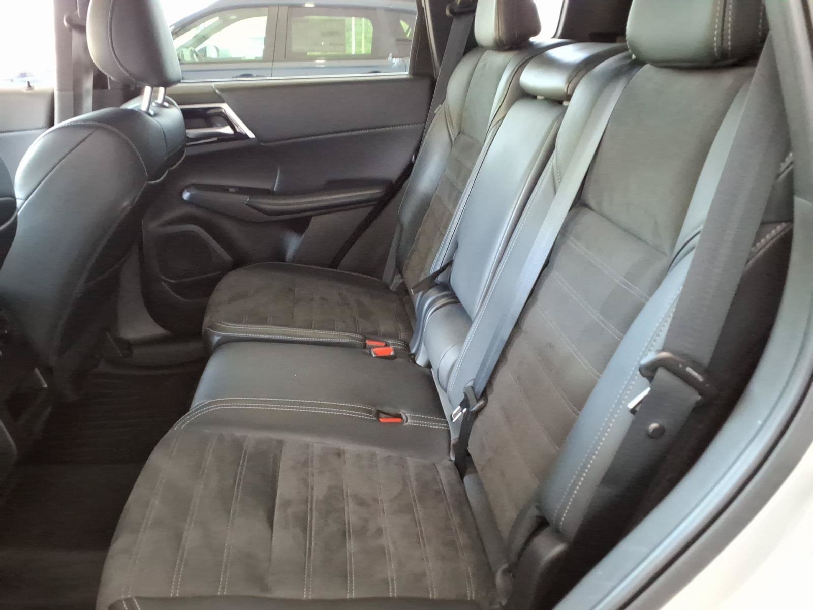 Used 2024 Alloy Silver Metallic Mitsubishi SE image 13