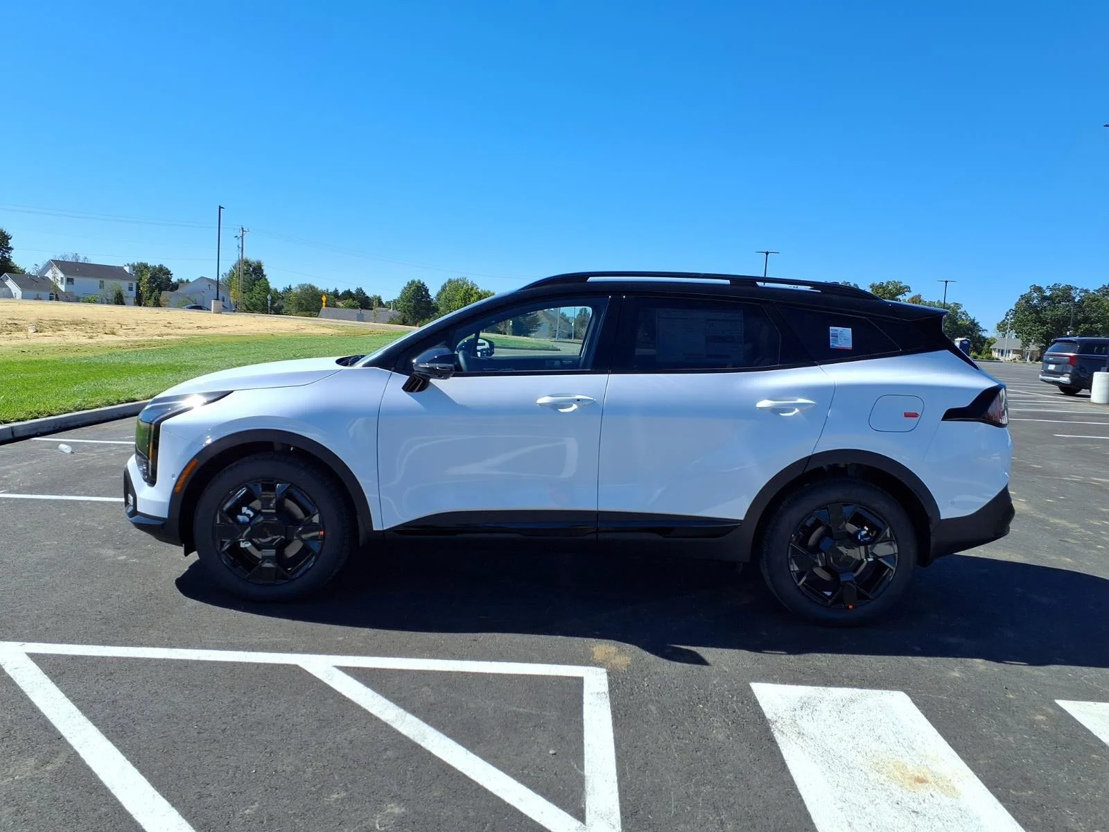 New 2027 Glacial White Pearl / Black Ro Kia X-Line image 20