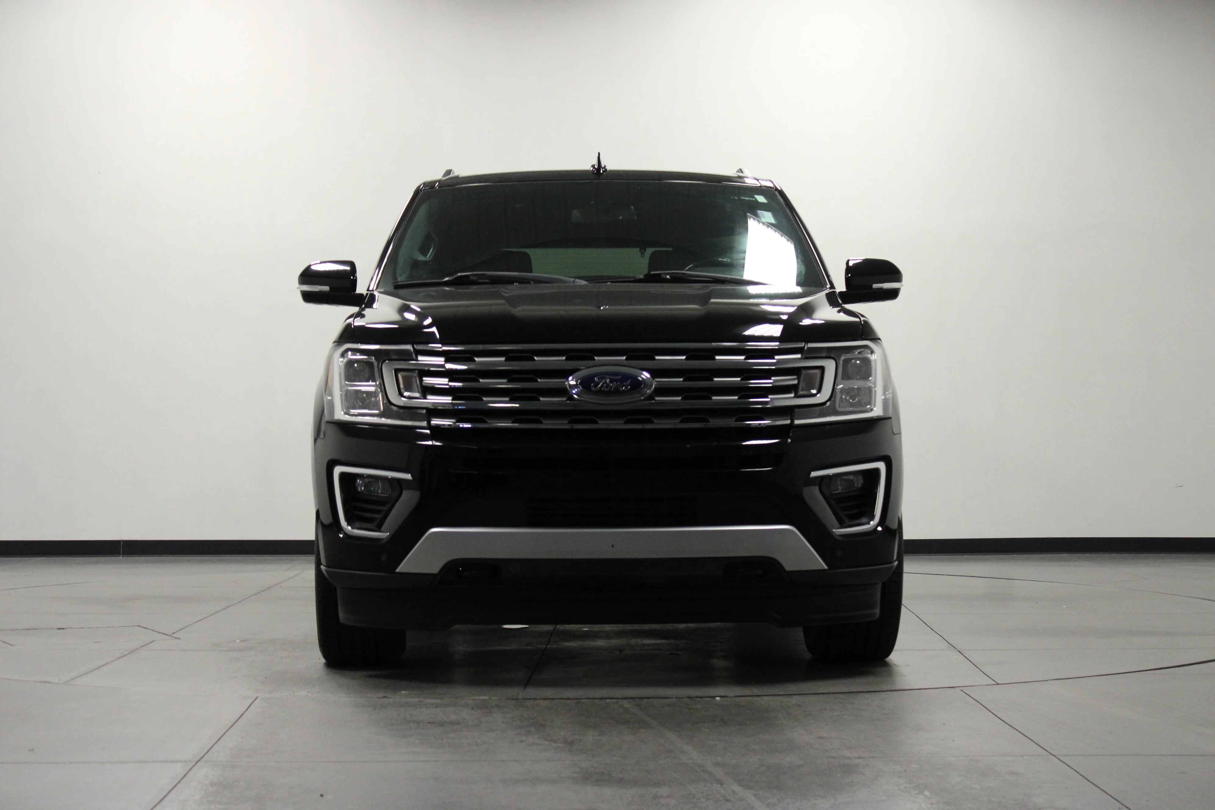 Used 2018 Shadow Black Ford Limited image 9