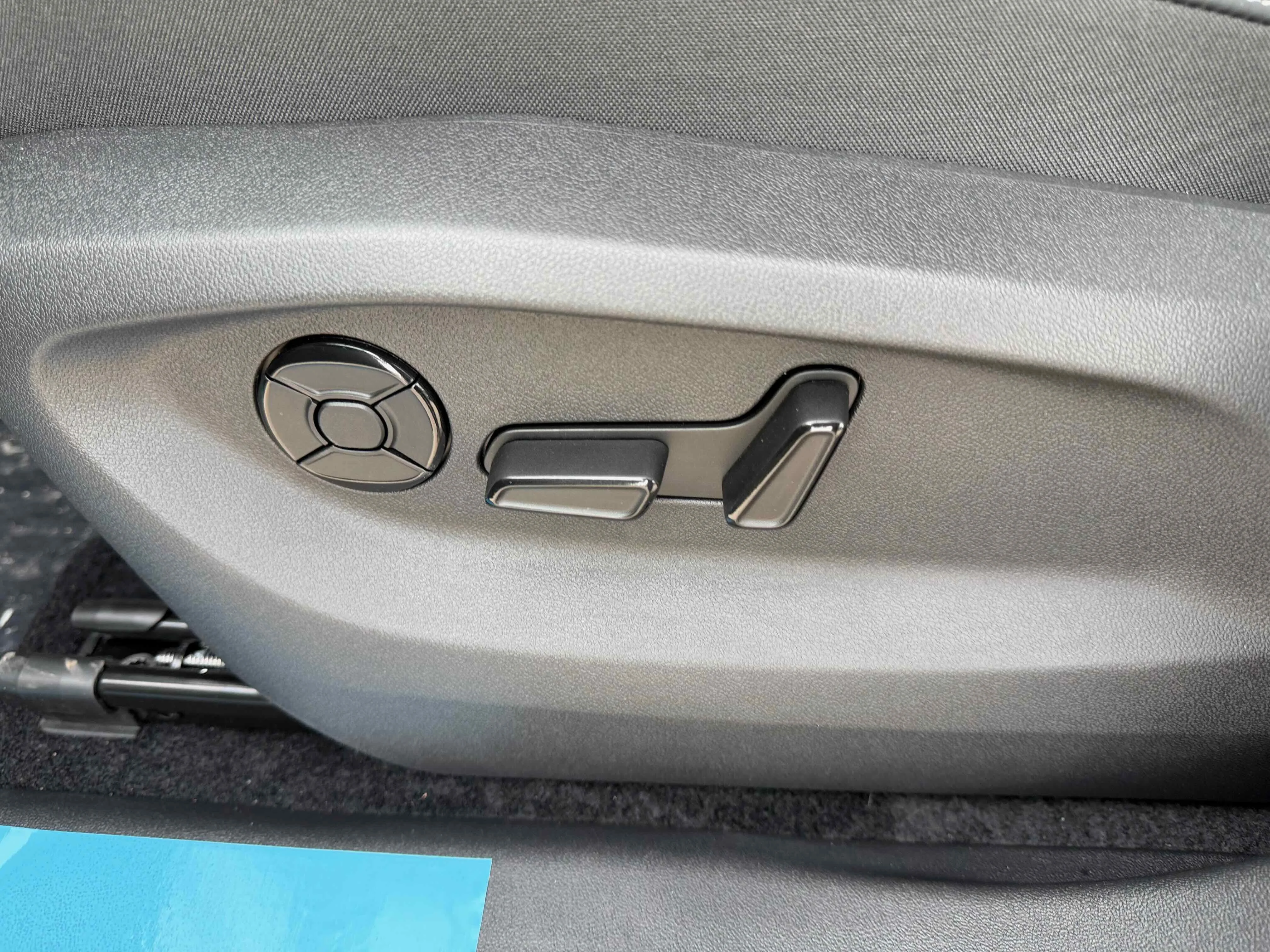 New 2026 Platinum Gray Volkswagen SE image 14