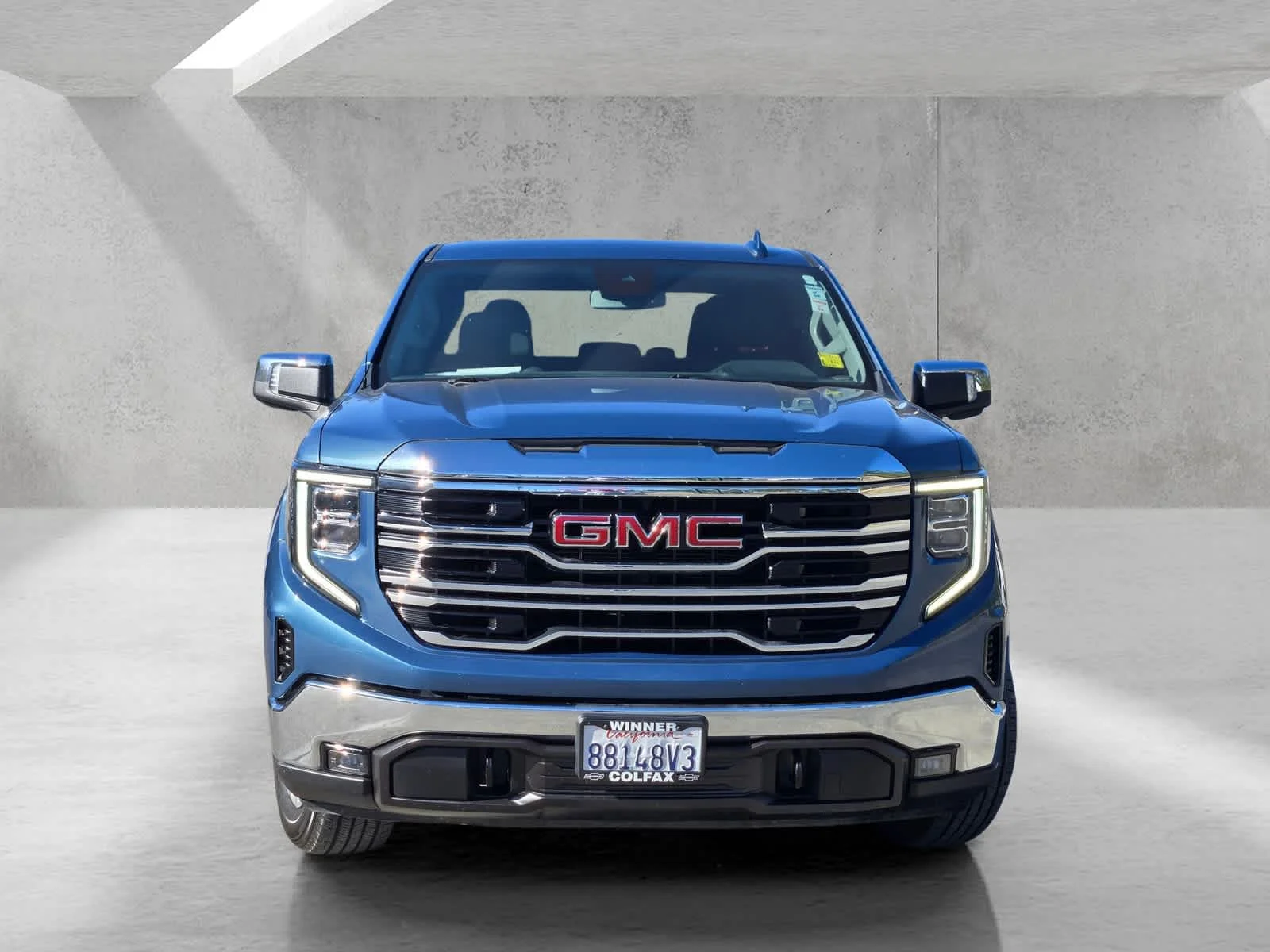 Used 2024 Downpour Metallic GMC SLT image 2
