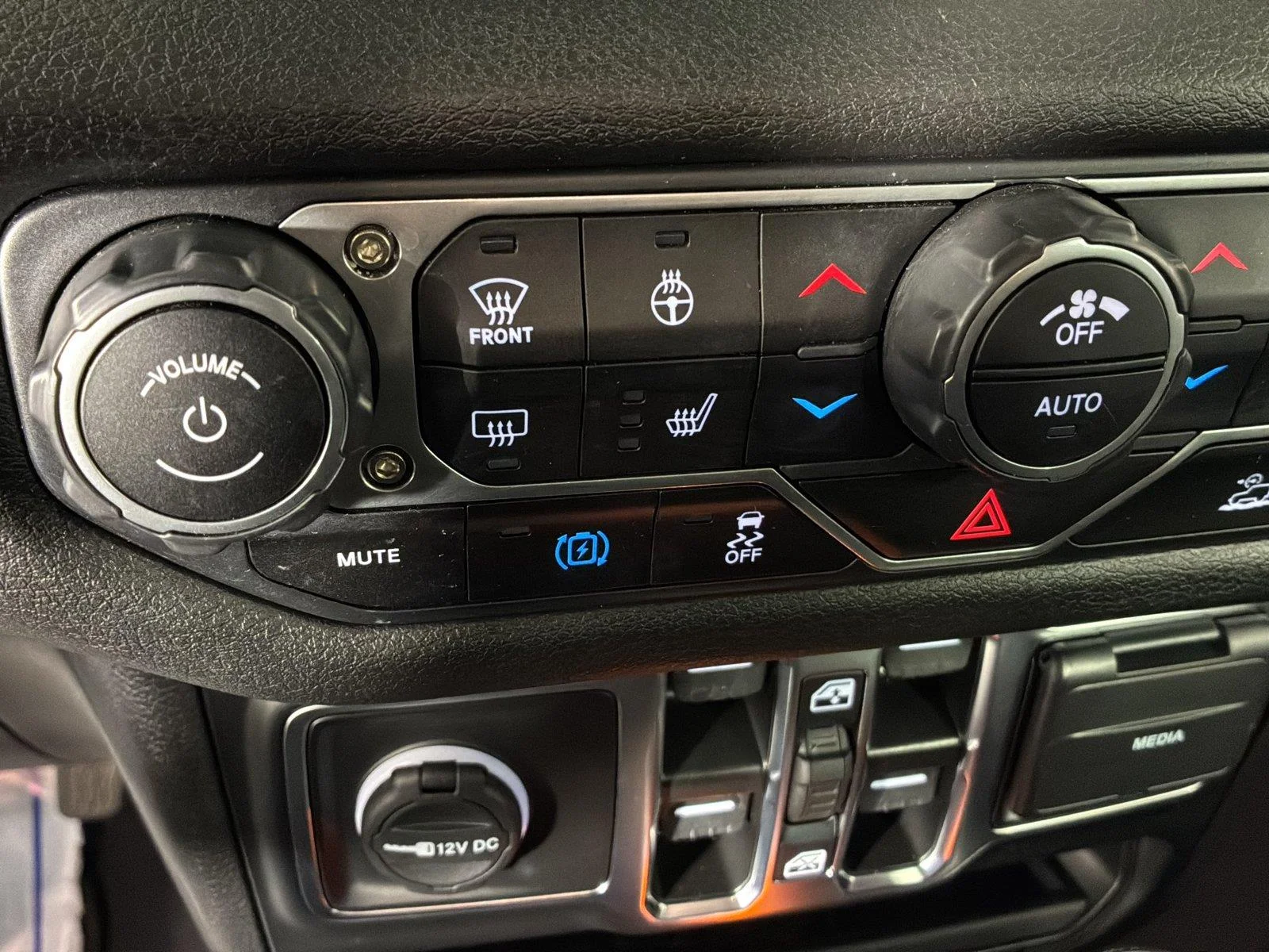 Used 2025 Black Clearcoat Jeep Sport S image 36