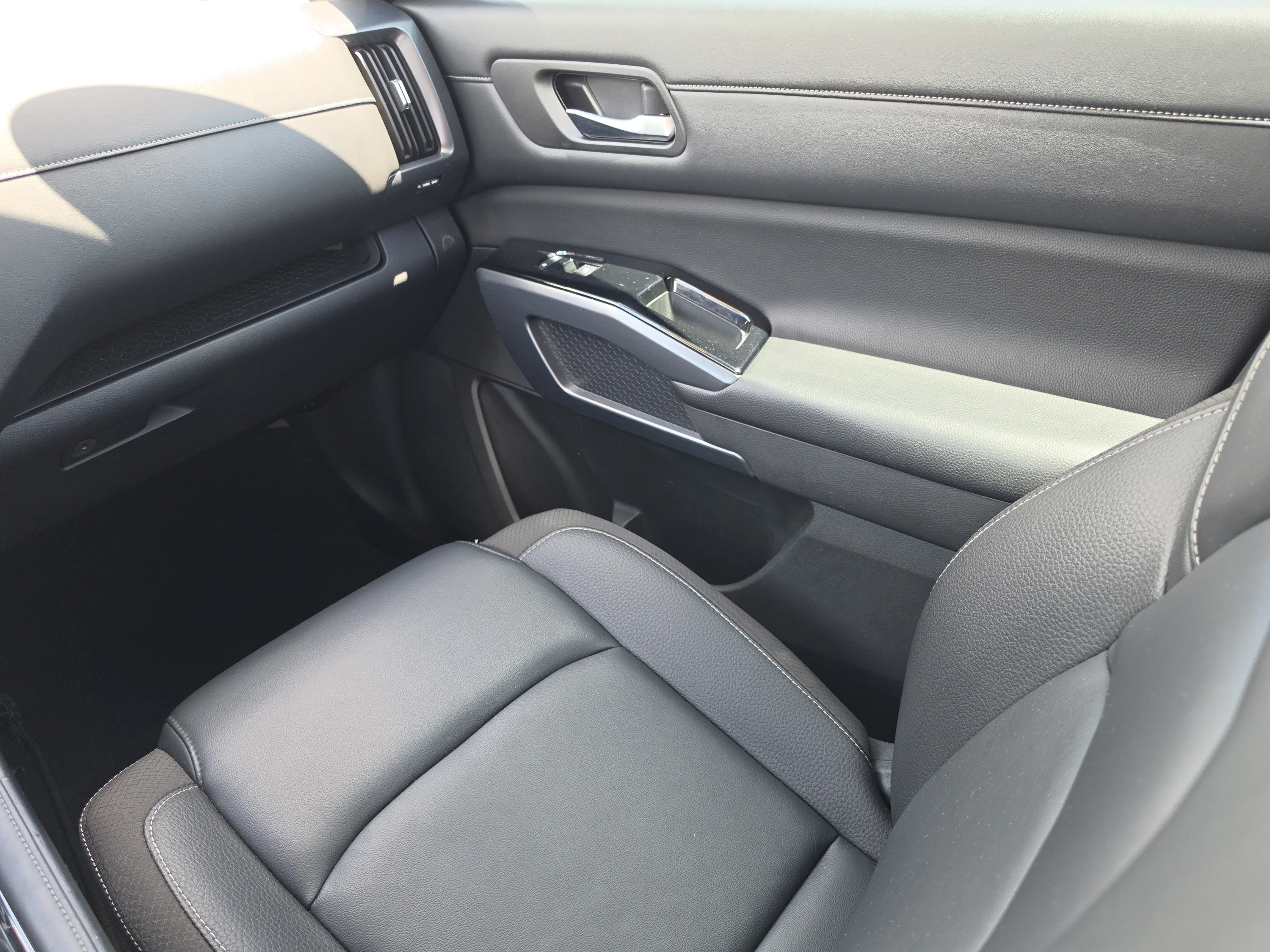 Used 2023 Obsidian Green Pearl Nissan SL image 22