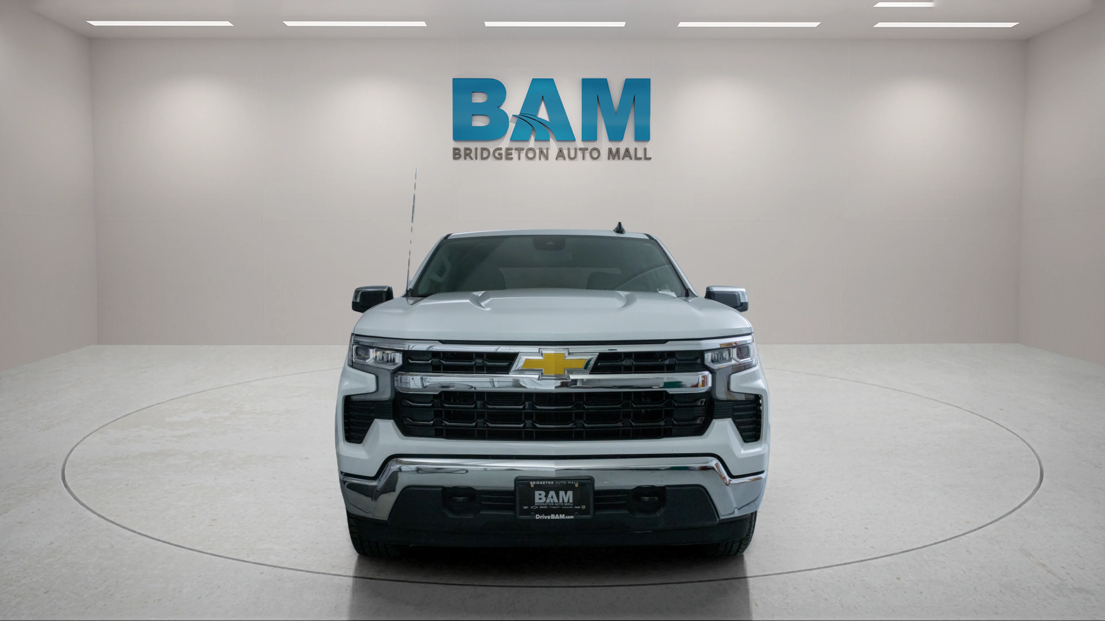 Used 2025 Summit White Chevrolet LT image 2