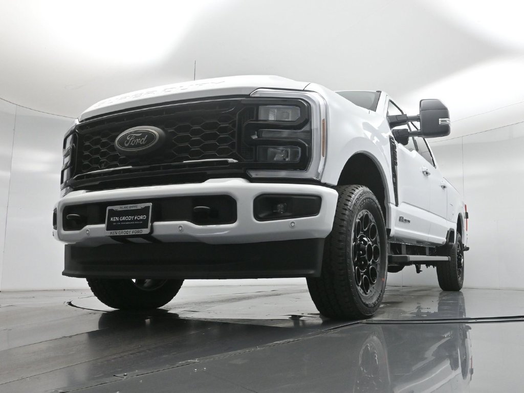 New 2026 Oxford White Ford Lariat image 42