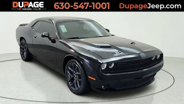 Used 2019 Black Dodge SXT image 1