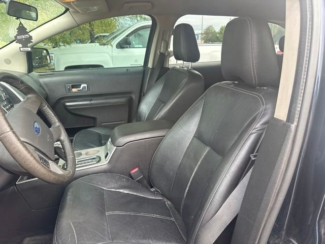 Used 2010  Ford Limited image 30