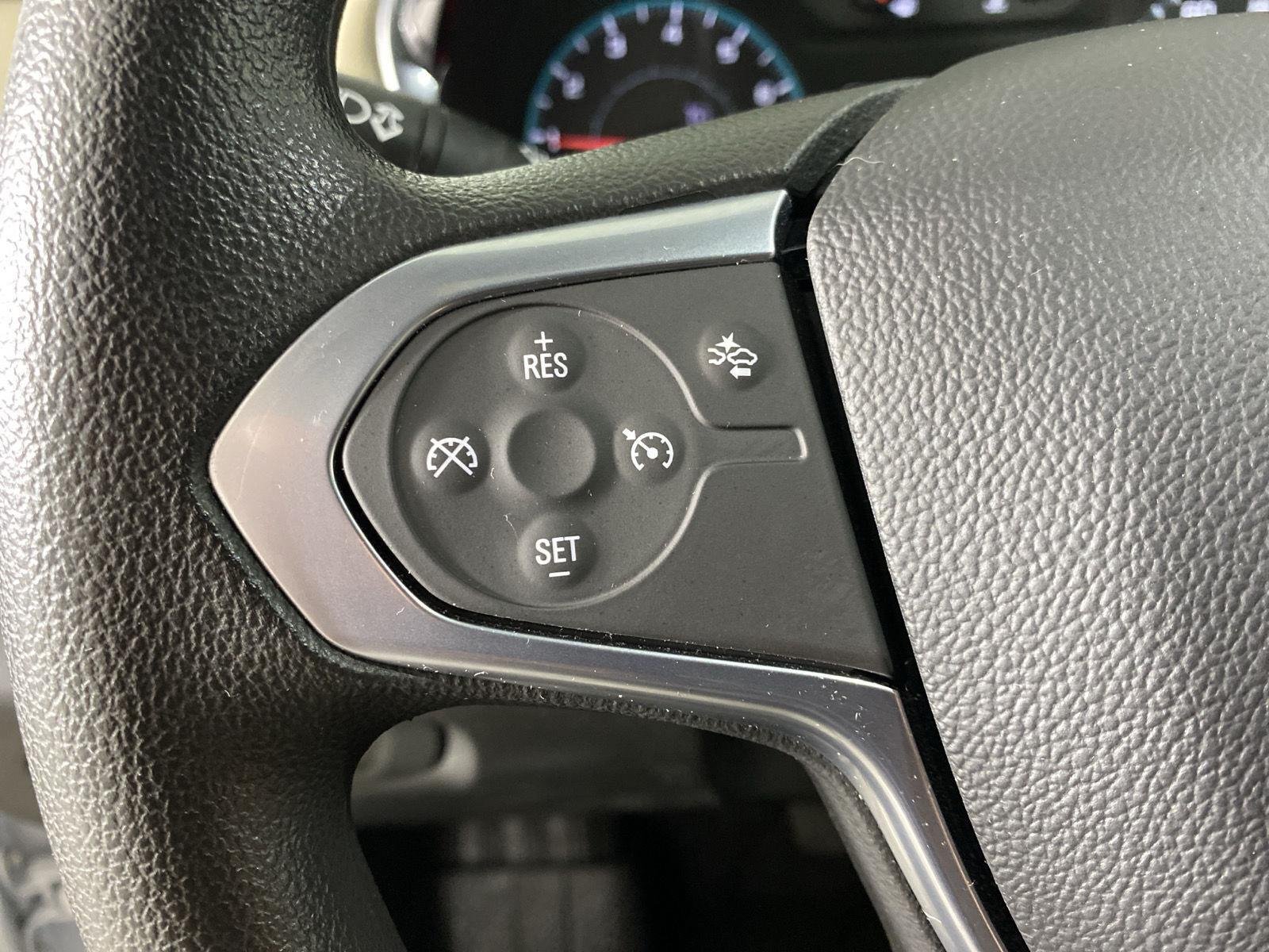 Used 2023 Wh Chevrolet  image 13