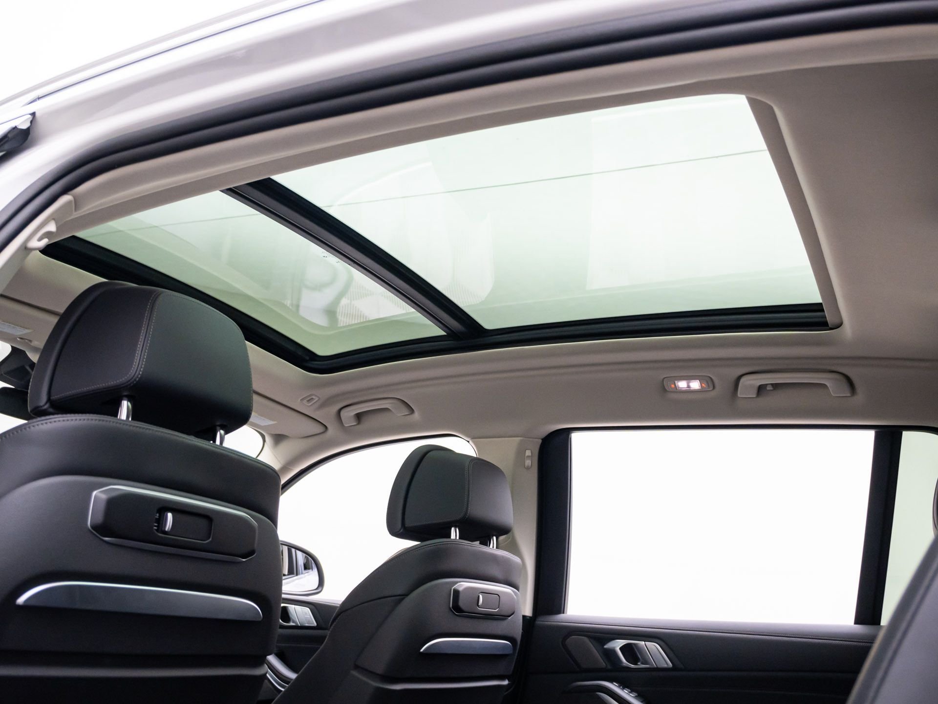 New 2026 Mineral White Metallic BMW xDrive40i image 20