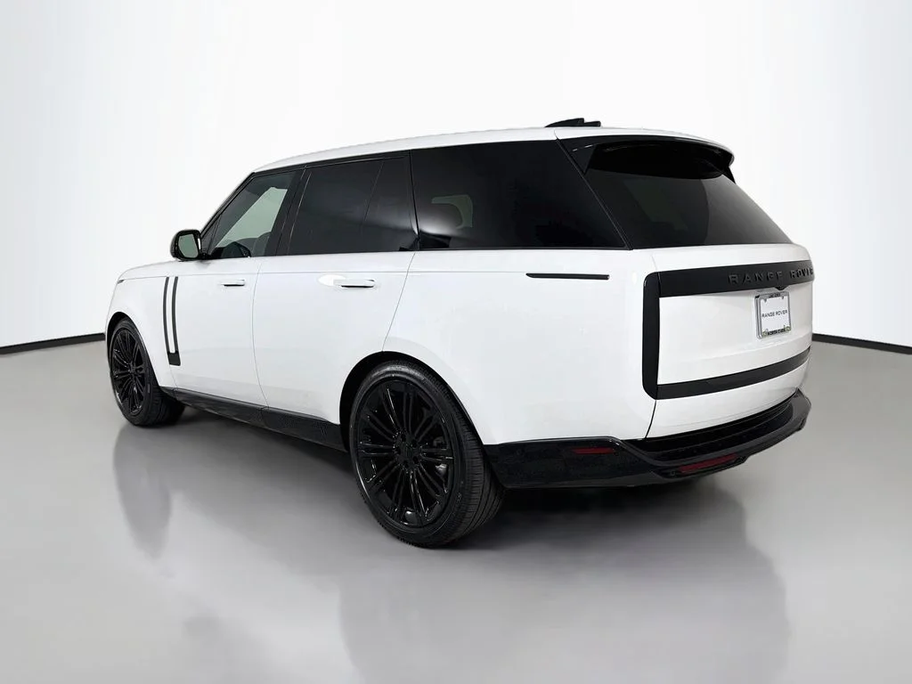 New 2026 Ostuni Pearl White Land Rover SE image 7