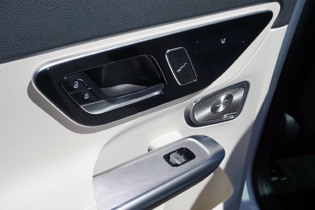 Used 2026 Polar White Mercedes-Benz GLC 300 image 44