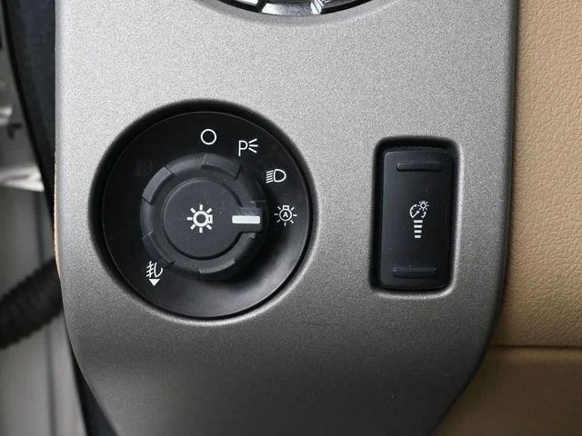 Used 2015 White Ford Lariat image 31