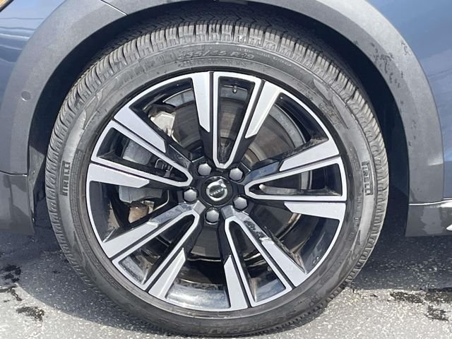 Certified Used 2024 Blue Volvo Ultimate image 9