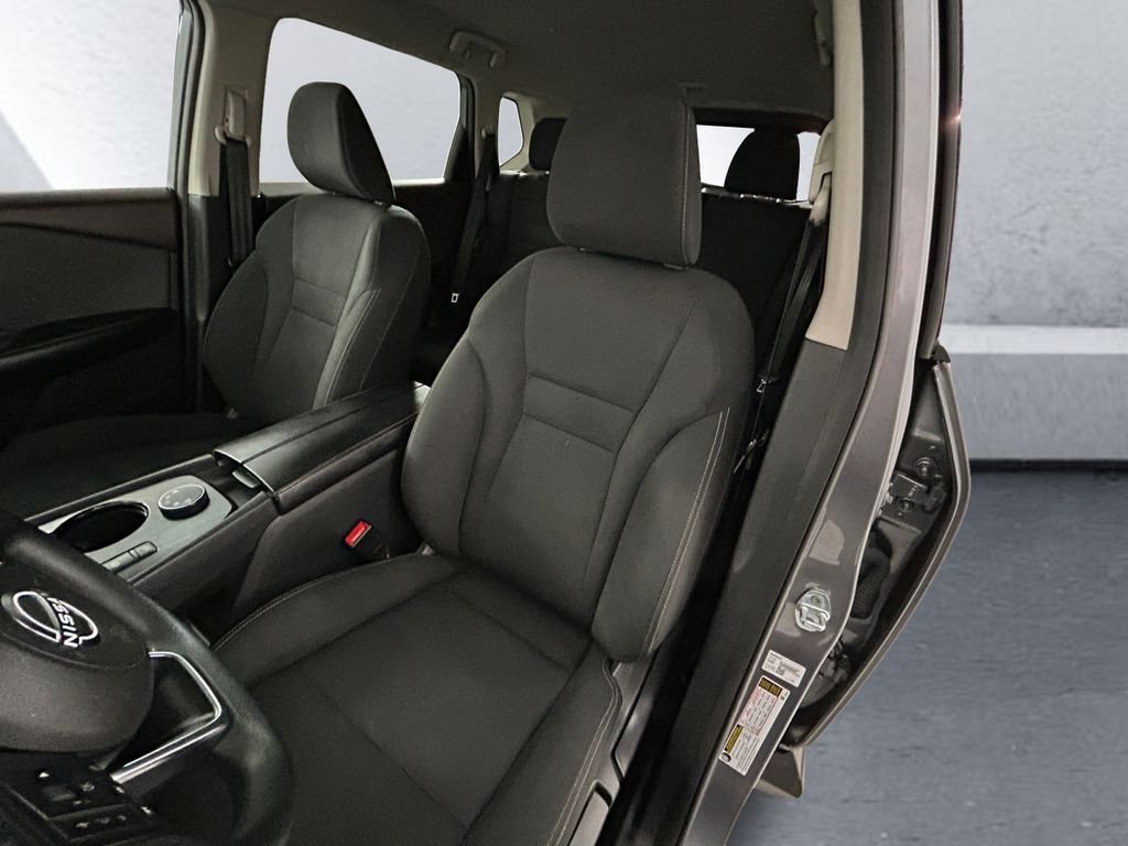 Used 2023 Gray Nissan S image 8