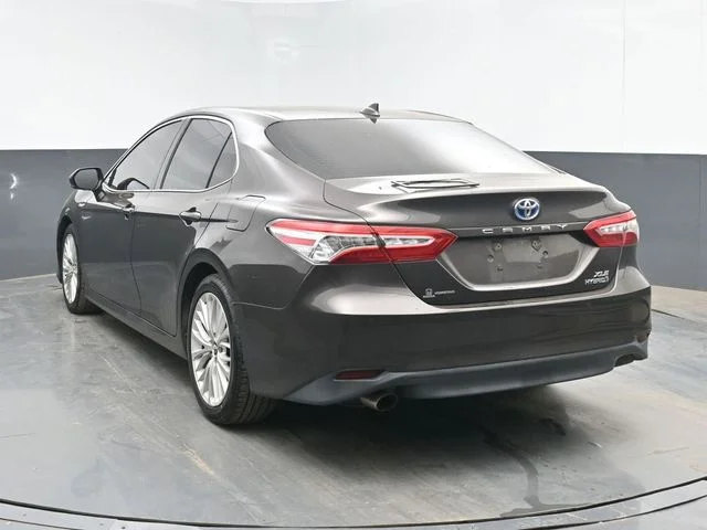 Used 2018 Brown Toyota XLE image 6