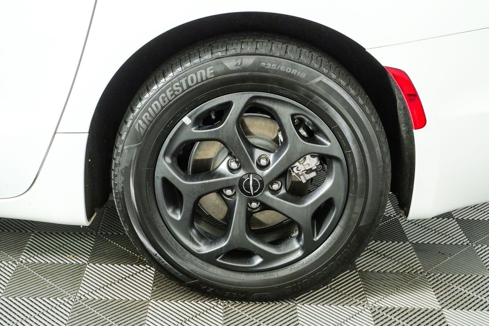 Used 2022 Bright White Clearcoat Chrysler Hybrid Touring L image 38