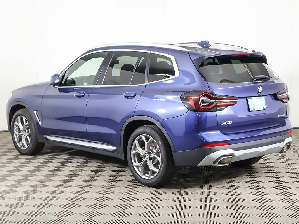 Used 2022 Phytonic Blue Metallic BMW xDrive30i image 11