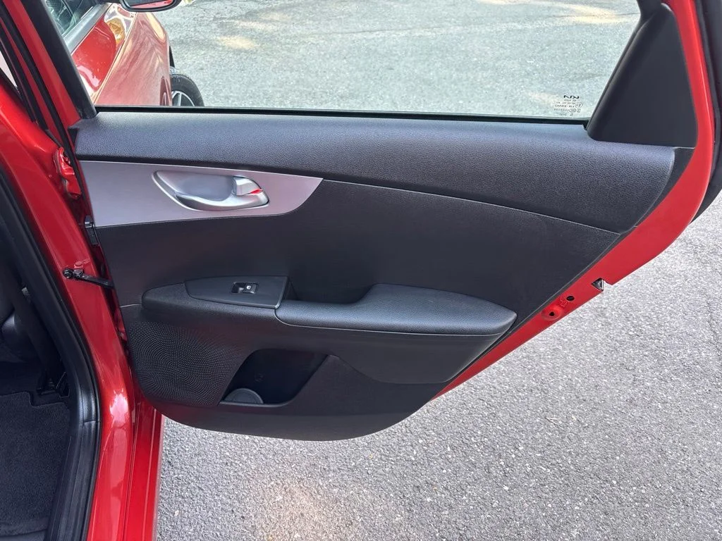 Used 2023 Red Kia LXS image 22