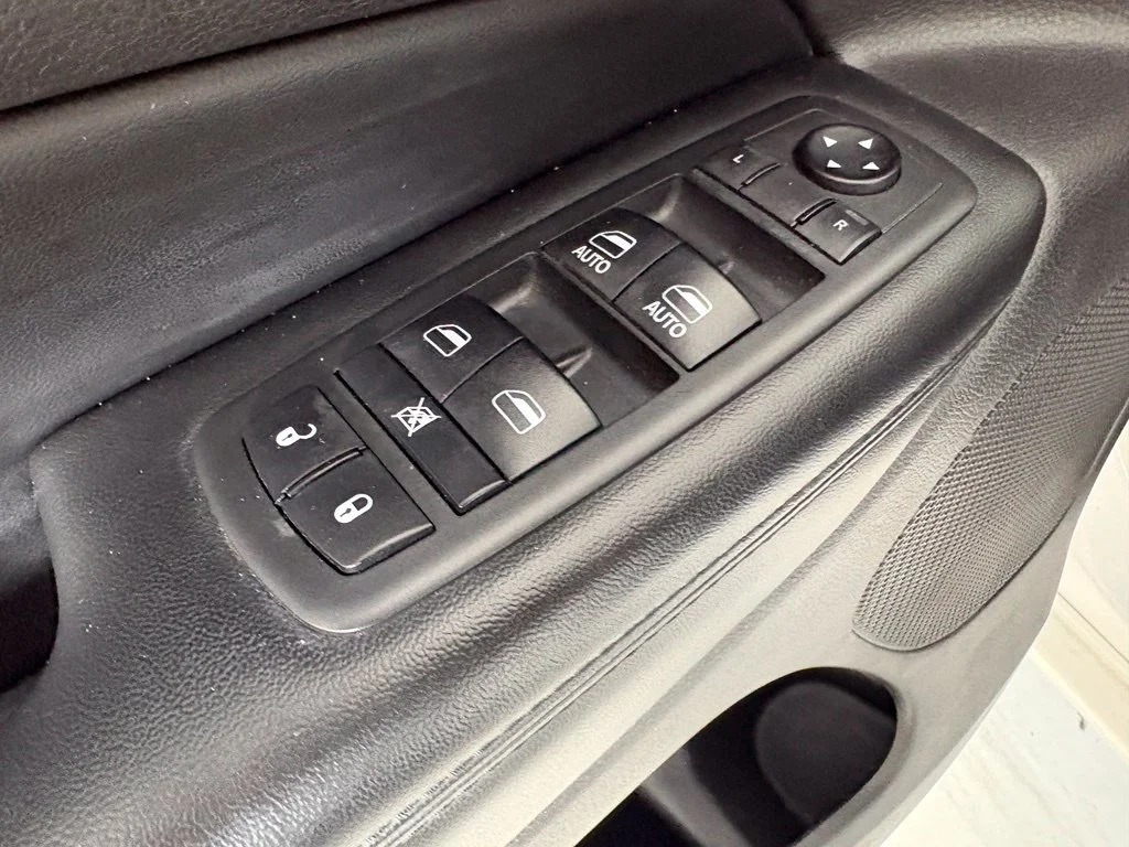 Used 2019 White Jeep Altitude image 20