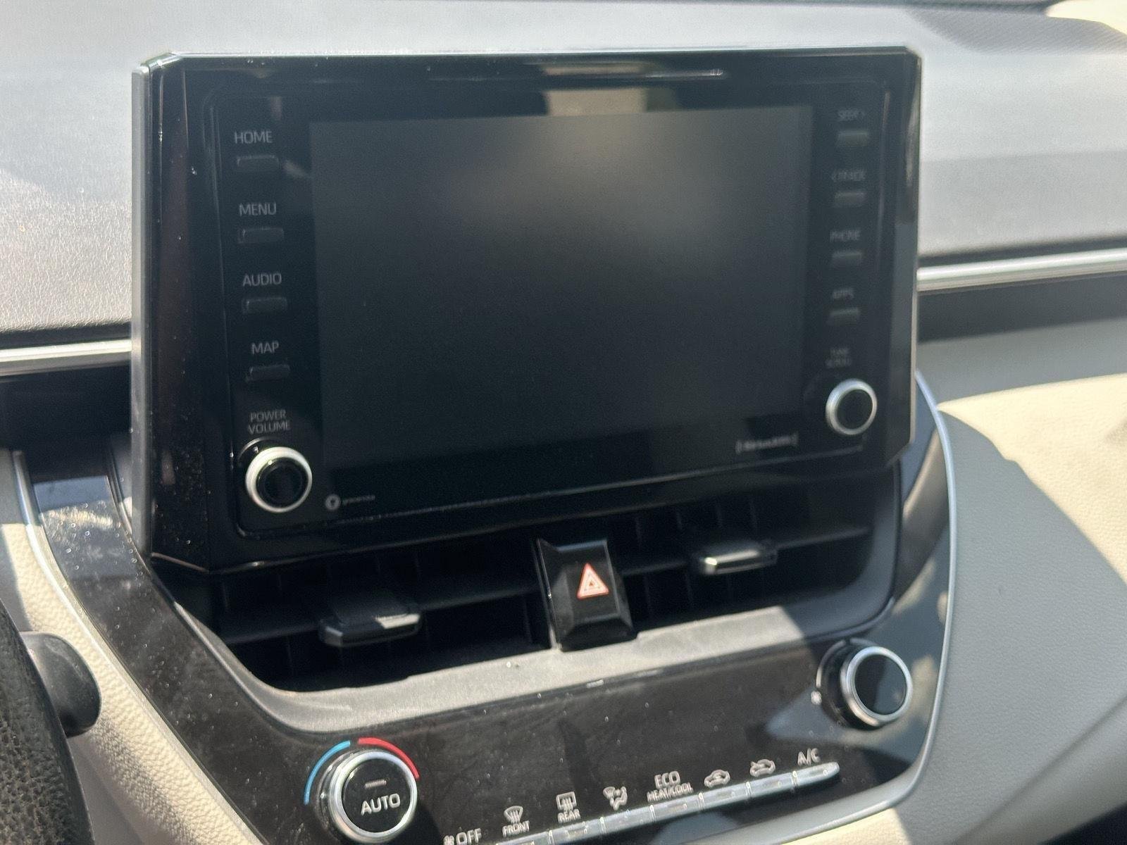 2022 Toyota Corolla LE - Photo 11