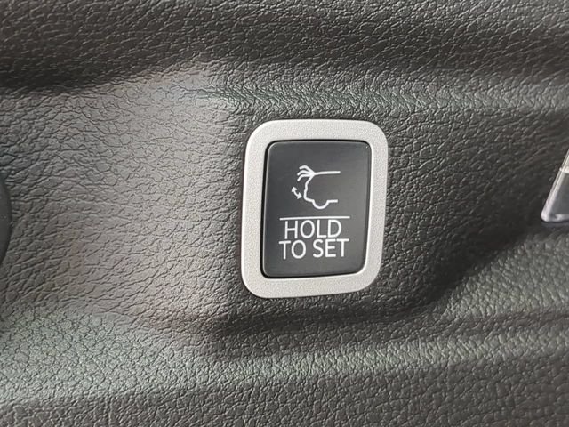 New 2026 Baltic Gray Metallic Clear-Coat Exterior Paint Jeep Laredo image 15