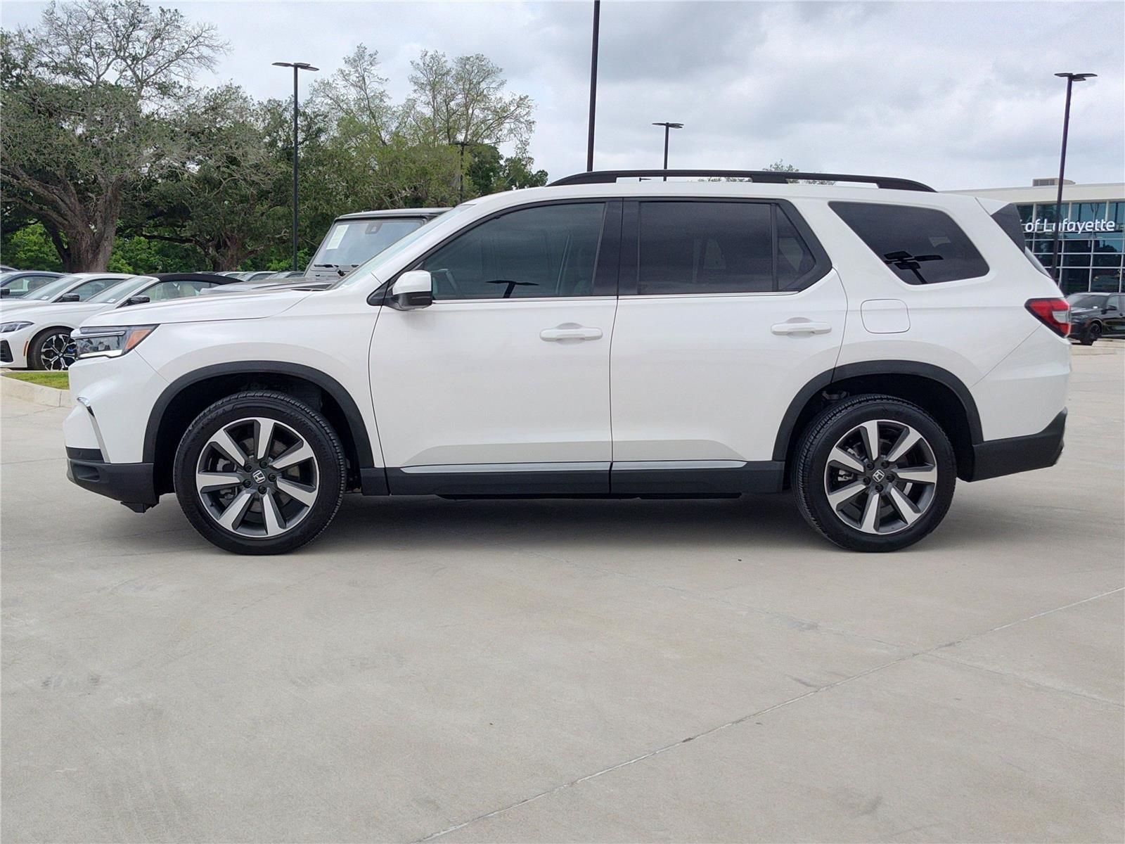 Used 2025  Honda Touring image 3