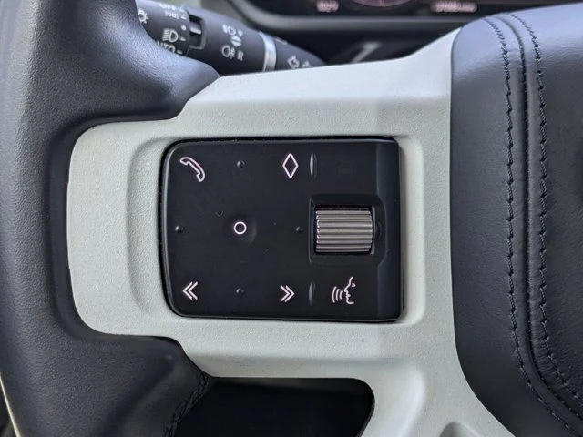 Used 2023 Fuji White Land Rover First Edition image 21