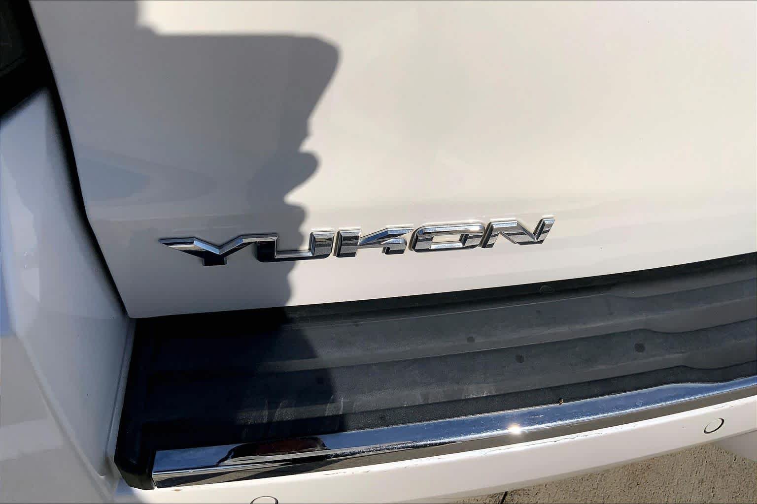 Used 2019 White Frost Tricoat GMC Denali image 10