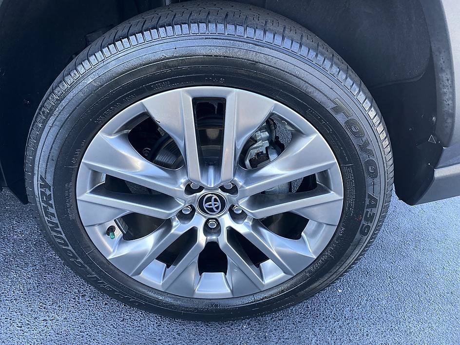 Used 2023 Magnetic Gray Metallic Toyota XLE Premium image 28