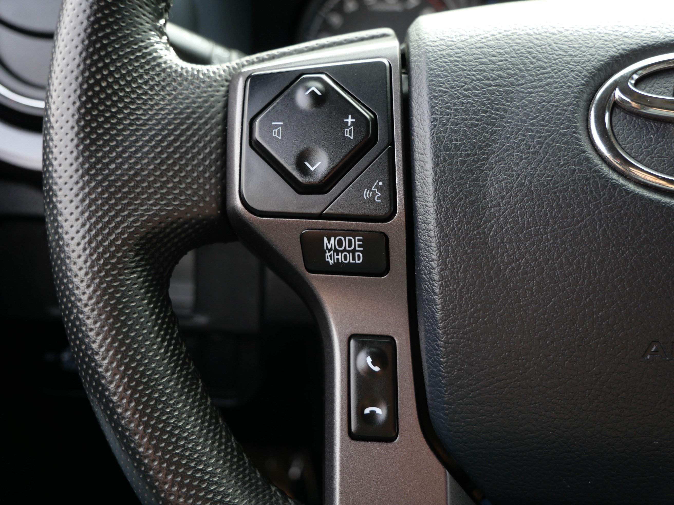Used 2018 Magnetic Gray Metallic Toyota SR5 image 28