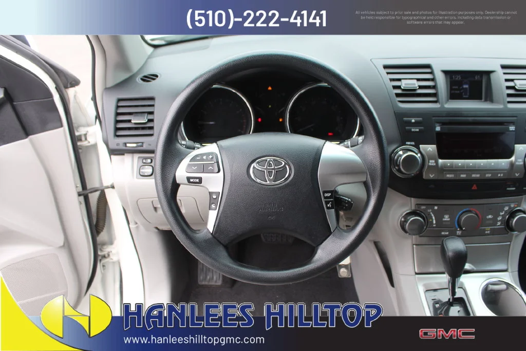 Used 2012 White Toyota Base image 16