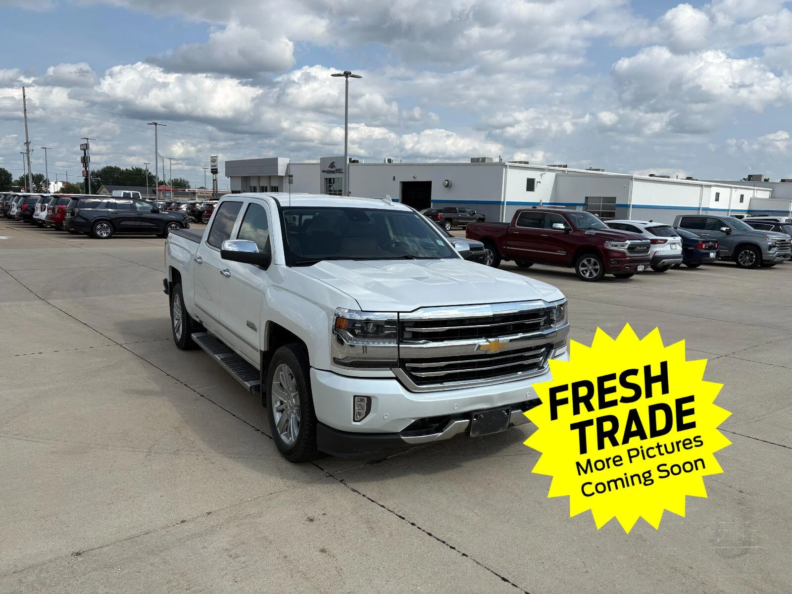 Used 2017 IRIDESCENT PEARL TRICOAT Chevrolet High Country image 9