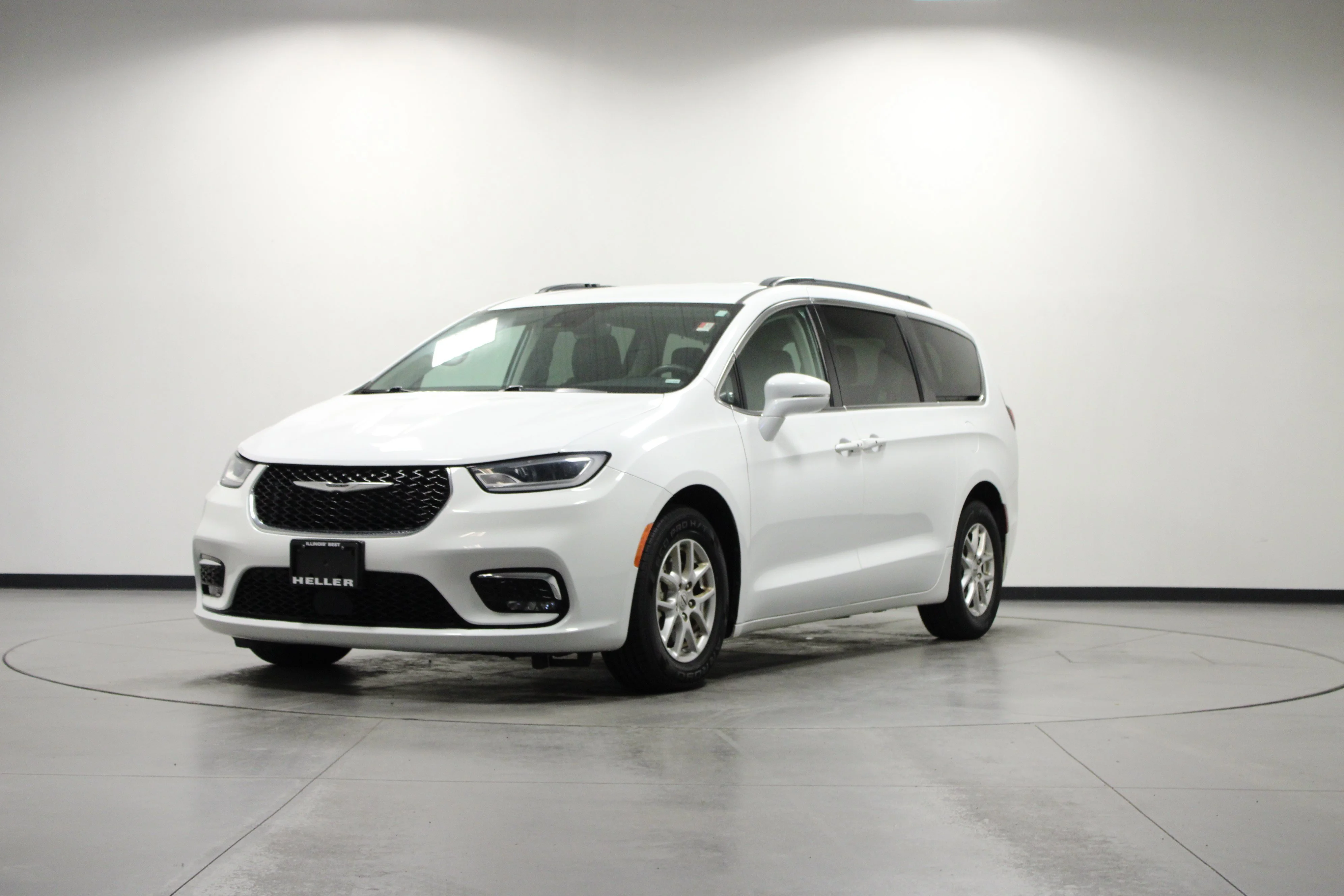 Used 2022 Bright White Clearcoat Chrysler Touring L image 8