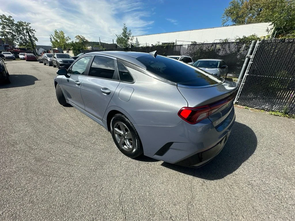 Used 2024 Silver Kia LXS image 4
