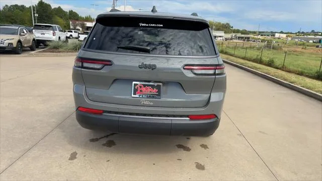 New 2027 Sting-Gray Clear-Coat Paint Jeep Laredo Altitude image 8