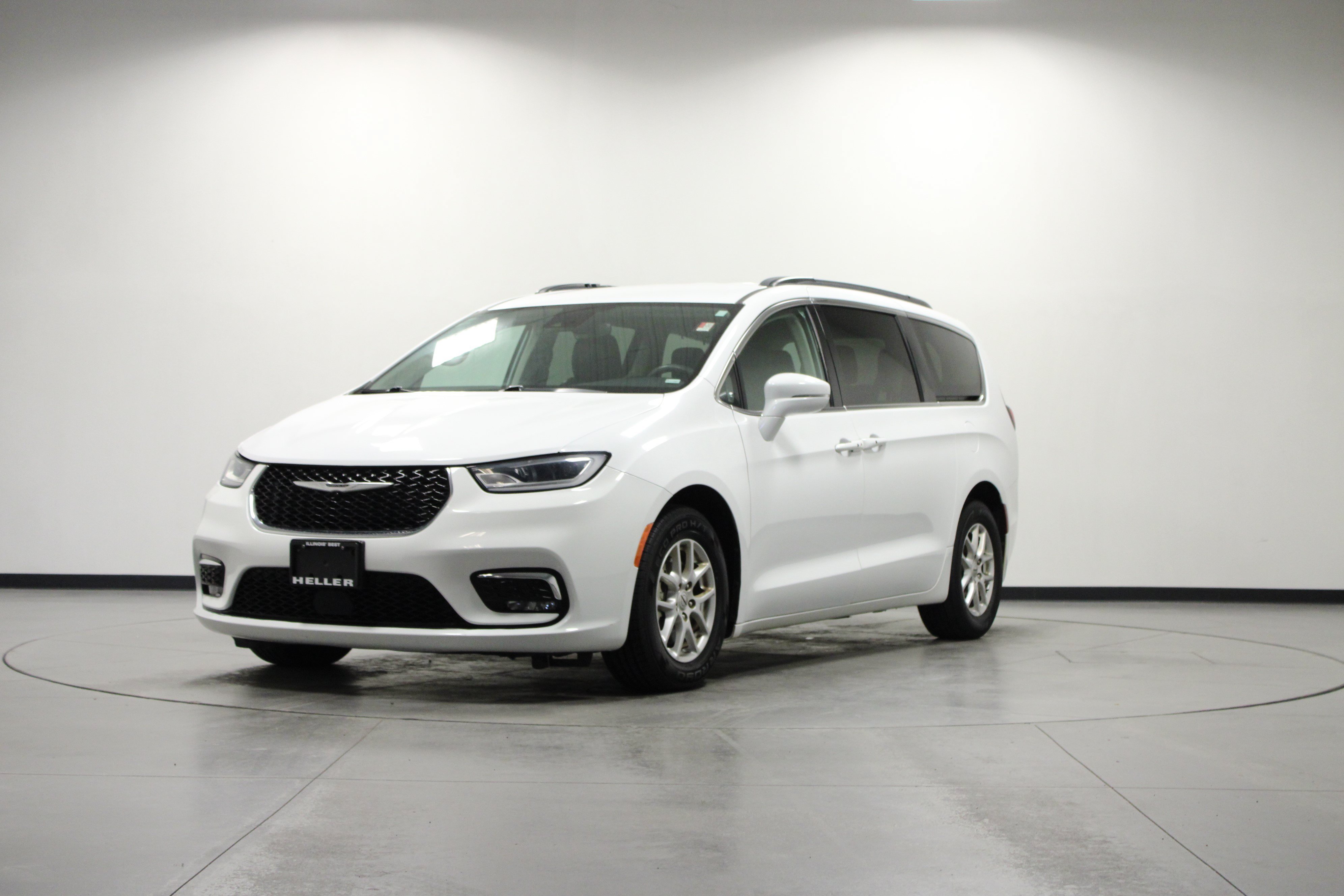 Used 2022 Bright White Clearcoat Chrysler Touring L image 8