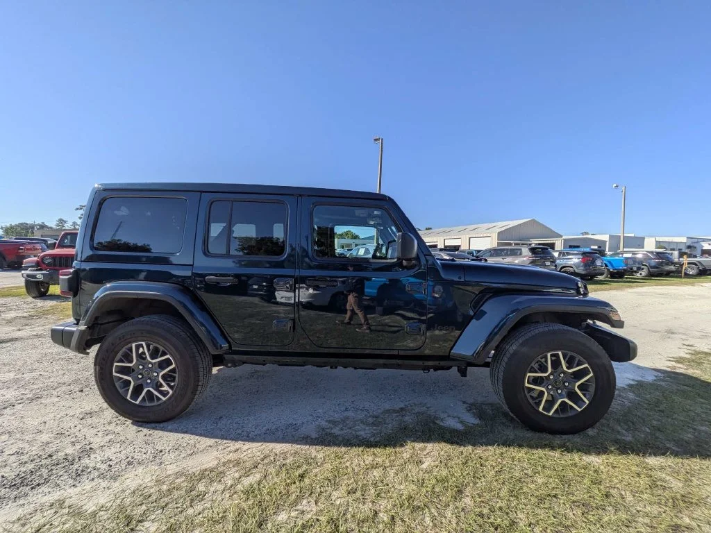 Used 2025 Blue Jeep Sahara image 2