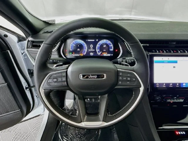 New 2027 White/off-white Jeep Laredo X image 11
