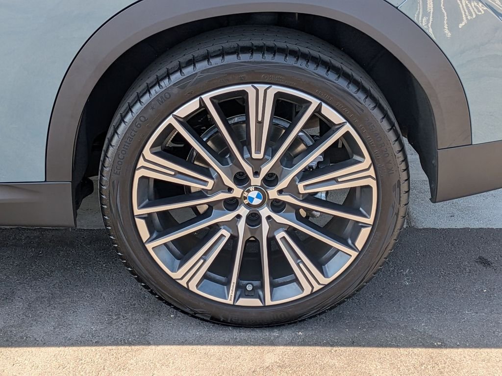 Used 2025 Green BMW xDrive28i image 30